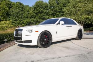 Rolls-Royce Ghost in White on Forgiato Wheels (Undice-M)